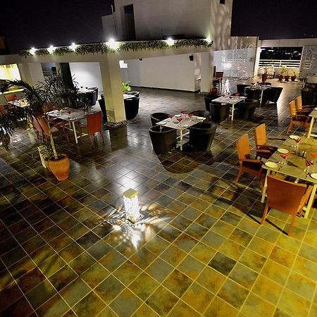 Oyo Premium Circuit House Vadodara Exterior photo