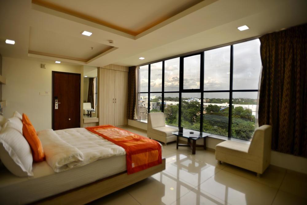 Oyo Premium Circuit House Vadodara Exterior photo