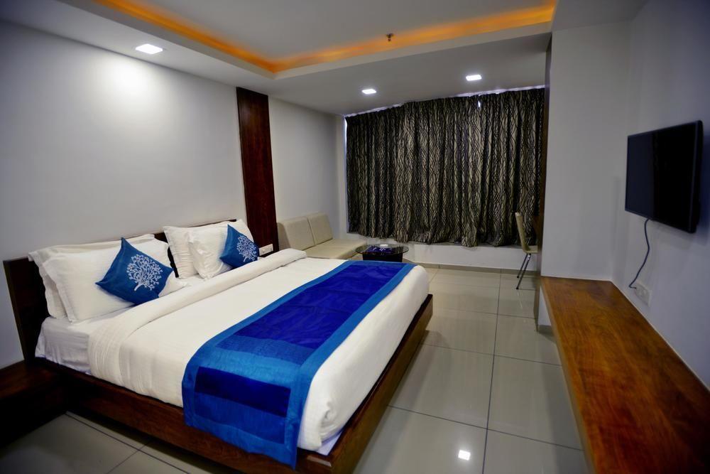 Oyo Premium Circuit House Vadodara Exterior photo