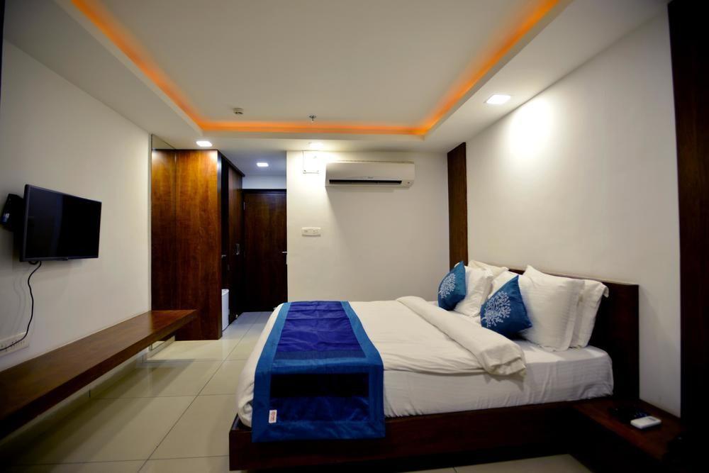 Oyo Premium Circuit House Vadodara Exterior photo