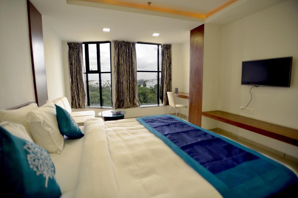 Oyo Premium Circuit House Vadodara Exterior photo